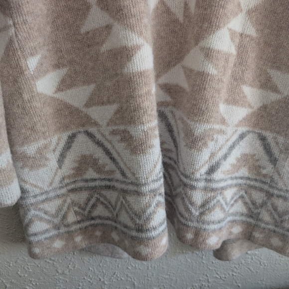 Frye Women's Geometric Beige and White Cardigan - Picture 6 of 7